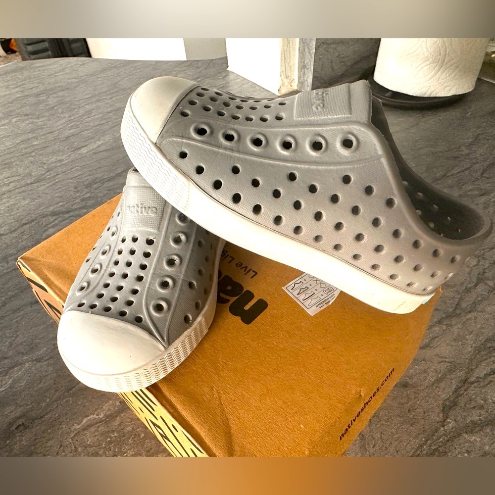 Native grey toddler shoes size 7